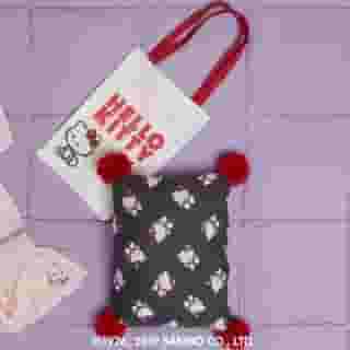 Do you have some old t-shirts you don't wear anymore? Let's reuse them to make a supercute DIY @HelloKitty tote and pillow 🎀 Clink the link in our bio to watch! #HelloKittyandFriends