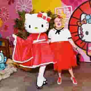10 DAYS LEFT! ✨Super sweet addition: a special meet & greet with @hellokitty will be included with every experience at the Hello Kitty Friends Around The World Tour ✈️ The immersive pop-up experience opens in the greater Seattle area Dec. 7 - Dec. 29. Link in bio to book your tickets today! #HelloKitty45 #1974to4ever 