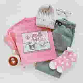 Sundays with friends 💗Tag your homebodies. (Link in bio to shop!) 