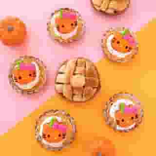 Celebrate #NationalPumpkinDay 🎃with sweet seasonal treats. Tag a friend who needs to visit the @hellokittycafe! #HelloKittyCafe  