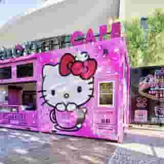 Welcome to the fabulous ✨@hellokittycafevegas✨The new Mini Cafe pop-up is officially open at @theparkvegas! Tag a friend who needs to visit 🍰🎀 Link in bio for address and hours. #HelloKittyCafe