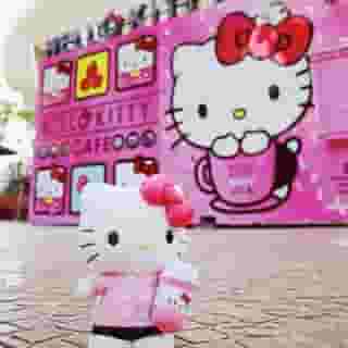 Super sweet news! ✨ The brand-new @hellokittycafevegas opens this Friday, July 12th at @theparkvegas. Come celebrate with #HelloKitty-themed beverages and delectable sweets 🍩🍰🍪🍦 Plus, meet & greet with @hellokitty! Visit the link in bio for more info about the celebration. #HelloKittyCafe