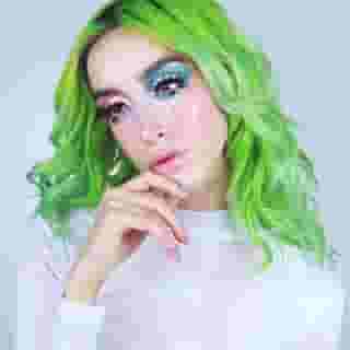 @linabugz looks magical in the new @sugarpill x Little Twin Stars make-up 💖💙😍✨ Here’s the breakdown of her full look:
- Star ribbon and Cloud on one eye and Sky Candy and Dream dust on the other
- LaLa on the lips
#sugarpillxlts