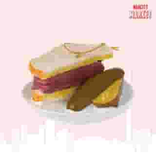 Every Montrealer NEEDS this smoked meat sandwich Christmas tree ornament! 🎄🥪⁠
⁠
*Click the link in @mtlblog bio to shop! 👈⁠
⁠
📸: @narcitymarket⁠
