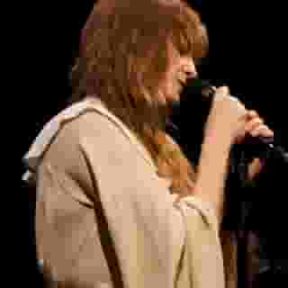 @florence Welch performs "Everybody Scream" at @cherrylanetheatre during the Rolling Stone Interview: Live. Hit the link in bio to watch the full performance and relive the epic evening in New York City 🍒