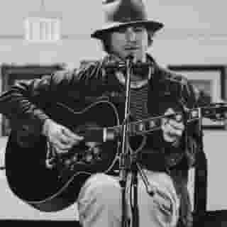 Back in 2011, Todd Snider paid the Rolling Stone offices a visit and played a set in the hallway. Snider, who died last week at 59, was a big-hearted songwriter. As one Rolling Stone editor remembers, he was a pretty great pen pal, too – read the tribute at the link in our bio. 📷 @sachalecca for Rolling Stone