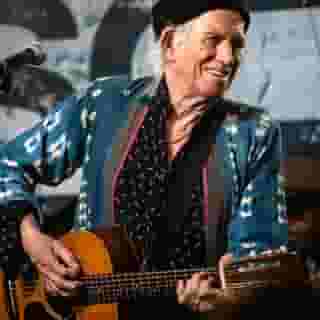 Last week, Keith Richards (@officialkeef), @mavisstaples, @norahjones, and @thewarrenhaynes performed at @thesohosessions to salute Bruce Willis and raise awareness of (and funds for) @theaftd. Read our recap at the link in bio. 📷 @grifflotz for Rolling Stone