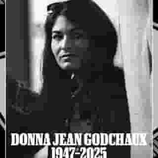 Donna Jean Godchaux-MacKay, who spent the Seventies singing with the Grateful Dead, sang back-up on several classic Sixties hits, and fronted her own bands, has died. She was 78. More at the link in bio. 📷 Michael Ochs Archives/Getty Images