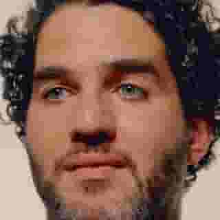 Benny Safdie (@bowedtie) knows how to take a hit. The director’s first solo feature — the sports biopic The Smashing Machine, starring Dwayne Johnson — is the result of a little luck, a lot of perseverance, and a punch or two to the face. Tap the link in our bio to read our interview with Safdie. 

Writer @davidlfear
Photographer @vincenttullo
Groomer @rheannewhite
Photographic Assistance @evelynfreja
Creative Director @joe_hutchinson
Director of Photography @jennsantana
Art Director @luckygeorge63
Senior Visuals Editor @photoeditorjoe