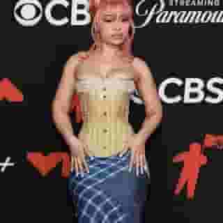 @icespice debuts a new look on the #VMAs red carpet. See our full gallery of tonight's looks at the link in bio. 📷 Mike Coppola/Getty,  Noam Galai/Getty, Dimitrios Kambouris/Getty