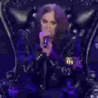 @ozzyosbourne performs “Mama, I’m Coming Home” for the last time in Birmingham at Black Sabbath’s farewell show. Hit the link in bio to read our recap of the ‘Back to the Beginning’ concert.