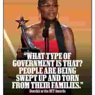 While accepting the #BETAwards’ first trophy of the night for Best Female Hip-Hop Artist, @doechii acknowledged the protests against ICE that have been taking place for days in Los Angeles: "Trump is using military forces to stop a protest. And I want y’all to consider what kind of government it appears to be when every time we exercise our democratic right to protest, the military is deployed against us." Read more at the link in bio. 📷 Kevin Winter/Getty