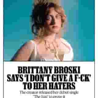 @brittany_broski knows what you’re thinking: To have a well-known creator give a serious attempt to enter the music industry, it’s basically asking for a world of scrutiny and derision online. She just doesn’t “give a fuck.” She spoke to Rolling Stone about her debut single “The Sun” and more – link in bio.

🖊️ @christjonesy
📸 @wavykirt