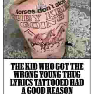 This week on the internet, a man’s back went viral because of the massive, incorrect Young Thug lyrics he’d tattooed on it. We spoke to the 23-year-old who went to Madrid to get the viral tattoo and the artist who inked him – read it at the link in our bio. 📸 John Nelson