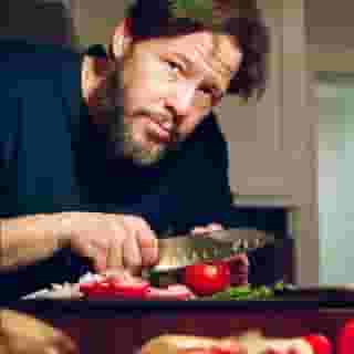 @ikebarinholtz is comedy’s unsung hero. ‘The Studio,’ his new show with @sethrogen, is about to change that. Rolling Stone spent an afternoon chopping it up with the comic actor and writer in L.A., where everybody (kind of) knows his name – read the story at the link in our bio. 

Writer @alexb718
Photographer @strange.victory
Deputy Editor Maria Fontoura
Creative Director @joe_hutchinson
Director of Photography @jennsantana
Deputy Art Director @luckygeorge63
Senior Visuals Editor @photoeditorjoe