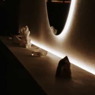 This week, 𝐀𝐮𝐠 𝟏𝟗-𝟐𝟓, has been and will continue to be  packed with incredibly 𝐢𝐦𝐩𝐨𝐫𝐭𝐚𝐧𝐭 𝐲𝐞𝐭 𝐜𝐡𝐚𝐥𝐥𝐞𝐧𝐠𝐢𝐧𝐠 astrology:

•The Full Moon in Aquarius 🌕
•Mercury in Retrograde 😅
•Sun squared Uranus 👀
•Venus squared Mars ❤️‍🩹
+ more

These persistent shifts & transits serve as a great reminder that, ‘In the midst of darkness, light persists.’ 

How is your week flowing?

#keyastrology #astrological #astroforecast #astrologypost #astrologicalsigns #virgoseason #astrology #quotes #wellnesscommunity #socialwellness #wellnessclub #lisbonportugal #lisbon #lisbonlovers #lisboa #lisbonportugal