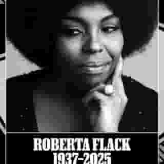 Roberta Flack, the Grammy-winning soul and R&B vocalist and educator who penned massive hits with “The First Time Ever I Saw Your Face” and “Killing Me Softly with His Song,” has died at age 88. Read more at the link in bio. 📸 Jack Robinson/Hulton Archive/Getty