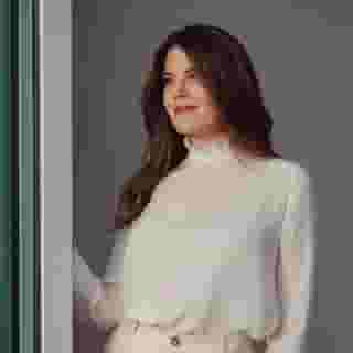 After everything @monica_lewinsky has been through, letting the world back in is scary. But she’s ready. In her new Rolling Stone interview, the White House intern turned advocate talks about abuses of power, her biggest fear, and how people treat her different now than they did 20 years ago. Hit the link in bio to read the interview. 📷 @ryanpfluger