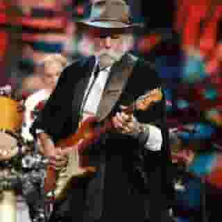 MusiCares’ Grateful Dead gala was full of good vibes and hope for “stronger, shinier” Los Angeles. Read about it at the link in our bio. 📸 Kevin Mazur/Getty, Matt Winkelmeyer/Getty, Amy Sussman/Getty