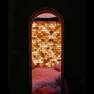 ↓𝐒𝐀𝐋𝐓 𝐂𝐀𝐕𝐄 𝐇𝐀𝐋𝐎𝐓𝐇𝐄𝐑𝐀𝐏𝐘 𝐁𝐄𝐍𝐄𝐅𝐈𝐓𝐒↓

• 𝗥𝗘𝗚𝗨𝗟𝗔𝗧𝗘𝗦 𝗦𝗧𝗥𝗘𝗦𝗦 & 𝗔𝗡𝗫𝗜𝗘𝗧𝗬

Salt is rich in negative ions, which counteracts positive ions often emitted by electronic devices and pollution that we face daily. These harmful positive ions can cause lethargic, depressed, or irritable states and even physical symptoms. Being surrounded by the salt’s negative ions balances out the body’s  ionic charge to enhance a sense of well-being.

• 𝗜𝗠𝗣𝗥𝗢𝗩𝗘𝗦 𝗦𝗞𝗜𝗡 𝗖𝗢𝗡𝗗𝗜𝗧𝗜𝗢𝗡𝗦

Salt in its pure form has an abundance of anti-inflammatory properties and the ability to balance pH. Both are highly important when treating a variety of skin conditions such as eczema, psoriasis, acne. Beyond that, the support in balancing the skin’s pH allows the enhancement of the skin’s barrier function which diminishes the chance of facing similar skin issues again in the future.

• 𝗔𝗟𝗟𝗘𝗩𝗜𝗔𝗧𝗘𝗦 𝗖𝗢𝗡𝗚𝗘𝗦𝗧𝗜𝗢𝗡 & 𝗔𝗟𝗟𝗘𝗥𝗚𝗜𝗘𝗦

Sound bath’s and Meditation sessions take place in our Salt Cave, as it an optimal place to do any kind of deep breathing exercises or practice. Inhaling the purified salt particles in the air clears the respiratory pathways which alleviates congestion and any kind of allergies that block the sinuses.

⏰Private booked Salt Cave Halotherapeutic Sessions are 45 minutes and are reservable today at 🔗in our bio.

#halotherapy #halotherapeutic #saltcave #saltcavesession #soundbath #saltcavetherapy #meditationsession #lisbonportugal #lisbonlovers #lisbonlife