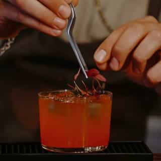 As a sober community space that favors remaining grounded in the present moment while mingling with new and familiar faces, our menu offers non-alcoholic cocktails & wine alternatives.

Delicious bite-sized snacks + other seasonally-inspired treats are also never far from reach during all of our community Social Events!

Come sip, savor and taste for yourself 💫

#wellness #wellnesscommunity #holisitichealth #soberspace #communityhub #communityspace