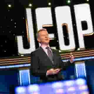 📺 Rolling Stone went behind-the-scenes of the greatest game show of all time: @Jeopardy. We talked to @whoiskenjennings, producers, and contestants about how the TV institution has finally found its equilibrium after several years of post-Trebek turmoil – hit the link in our bio to read the story. 📷 @jessierocks for Rolling Stone