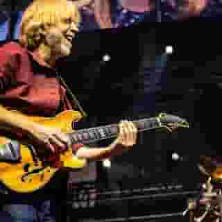 When @thewarrenhaynes heard about the devastation from Hurricane Helene in his hometown of Asheville, North Carolina, and beyond, he knew he needed to help. With @davematthewsband as his co-host, he helmed Soulshine, a New York-based benefit to raise funds for those in need. See photos at the link in our bio. 📸 @grifflotzs for Rolling Stone