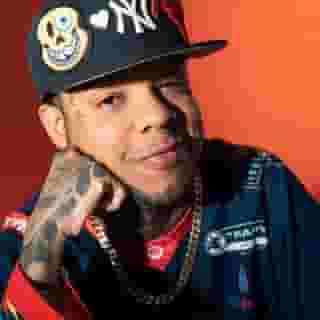 @akapellahh is going back to his roots. In a new interview with Rolling Stone, the Venezuelan rapper talks about how his new LP 'Pedro Elías' is a jourey home. "You meet Venezuelan kids who grew up outside the country, and they’re like, ‘Where are you from?’ ‘I’m from Maracay.’ And they’re like, ‘That’s awesome!’" Hit the link in bio to read the interview. 📷 @maju.rogo for Rolling Stone