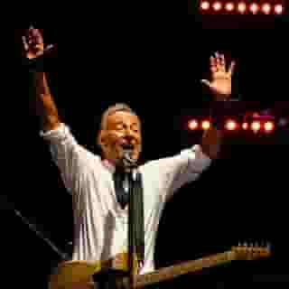 Bruce @springsteen's Sunday evening closing set at Sea.Hear.Now was more than worth the six-year wait. He also guested with @treyanastasio and @thegaslightanthem in rapid succession right before playing his own three-hour show. See our photos at the link in our bio. 📸 @grifflotz for Rolling Stone