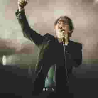 Let’s all meet up in the year 2024. ✨ Pulp’s reunion tour is pure Brit-pop magic. At their Brooklyn show, Jarvis Cocker brought out new emotional angles in the band's classic hits, reminding us why he's the great U.K. songwriter of his generation. Tap the link in our bio to read our review. 📸 @sachalecca for Rolling Stone