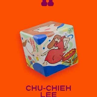 🟦 𝗟𝗘𝗦 𝗖𝗨𝗕𝗘𝗦 𝗗𝗘 𝗜𝗙 𝗘𝗡 𝗩𝗘𝗡𝗧𝗘 🟪
Pendant les trois éditions de notre festival @if_illustrationfestival, des dizaines d’artistes venus tout spécialement des quatre coins de la France mais aussi d’Espagne, d’Angleterre, de Taïwan, du Canada etc, se sont prêté·es au jeu de l’Expo Live. Le but ? Réaliser une oeuvre unique avec leurs outils de prédilection sur un cube en bois massif. Ces créations originales et signées, sont désormais disponibles à la vente.

On vous propose de découvrir une partie des cubes réalisés par les artistes de la troisième édition de IF en 2025. Rendez-vous sur notre site pour découvrir tous les autres (lien dans la bio)

Intéressé.e ? Écrivez nous en DM ou par mail à hello@illustration-festival.com 
__________________________

🟦 𝗜𝗙’𝗦 𝗔𝗥𝗧𝗪𝗢𝗥𝗞𝗦 𝗢𝗡 𝗦𝗔𝗟𝗘 🟪
During the three editions of our @if_illustrationfestival, dozens of artists from all over France, as well as Spain, England, Taiwan, Canada and elsewhere, took part in the Expo Live event. The goal? To create a unique work of art using their favourite tools on a solid wood cube. These original, signed creations are now available for purchase.

We invite you to discover some of the cubes created by the artists of the third edition of IF in 2025. Visit our website to discover all the others (link in bio).

Interested ? Send us a DM or an email at hello@illustration-festival.com