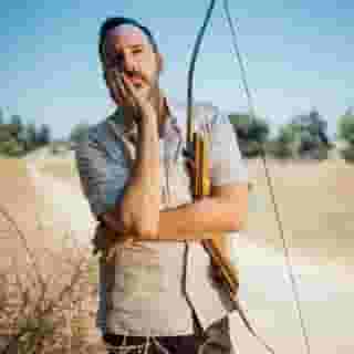 We took an archery lesson with the great @mrtonyhale, while he talked about his new Netflix show ‘The Decameron,’ how much he loves therapy, making rope bowls, and more. Read the story by hitting the link in our bio. 📸 @strange.victory for Rolling Stone