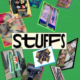 🧣 𝗦𝗧𝗨𝗙𝗙𝗦 - 𝗡𝗢𝗦 𝗘́𝗖𝗛𝗔𝗥𝗣𝗘𝗦 𝗣𝗥𝗘́𝗙𝗘́𝗥𝗘́𝗘𝗦 👀
Il existe de bien étranges jonctions qui relient nos membres entre eux et nous permettent de nous mouvoir, à l’instar de l’élément qui permet à votre tête d’être tout à fait flexible. Il va sans dire que le cou a de nombreux avantages : en plus d’être particulièrement utile lorsqu’il s’agit de surveiller la droite et la gauche avant de traverser au passage piéton, il est un formidable lieu d’exposition. Alors on le pare de colliers dans un but purement esthétique et selon la saison, de foulards ou écharpes dans un but esthétique également mais aussi pratique. Cet hiver, KIBLIND vous propose donc de joindre l’utile à l’agréable en protégeant votre cou de la manière la plus chic qu’il soit, grâce à une sélection de 10 écharpes réalisées par des illustrateur·rices.

🧣🏆 @toptop_ceramique · @thenaughtydistrict · @maruhrz x @p.martintattoo · @august.sin_ · @the_rainbow_tattoo · @pablo_dalas · @phenumderive x @anaisrallo · @ayshatengiz · @amyhastingstextiles · @uncool1111

🙌 Sélection complète sur kiblind.com

______________________________

🧣𝗦𝗧𝗨𝗙𝗙𝗦 - 𝗢𝗨𝗥 𝗙𝗔𝗩𝗢𝗥𝗜𝗧𝗘 𝗦𝗖𝗔𝗥𝗩𝗘𝗦 👀
There are some very strange joints that connect our limbs and allow us to move, such as the one that allows your head to be completely flexible. It goes without saying that the neck has many advantages: in addition to being particularly useful when it comes to looking left and right before crossing at a pedestrian crossing, it is a great place to show off. So we adorn it with necklaces for purely aesthetic purposes and, depending on the season, with scarves or shawls for aesthetic but also practical reasons. This winter, KIBLIND invites you to combine practicality with pleasure by protecting your neck in the most stylish way possible, thanks to a selection of 10 scarves designed by illustrators.

🧣🏆 @toptop_ceramique · @thenaughtydistrict · @maruhrz x @p.martintattoo · @august.sin_ · @the_rainbow_tattoo · @pablo_dalas · @phenumderive x @anaisrallo · @ayshatengiz · @amyhastingstextiles · @uncool1111

🙌 Full selection on kiblind.com

#echarpe #illustration #stuffs #scarves