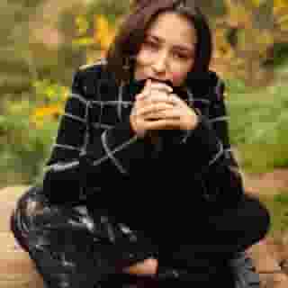 Following the death of her father, Robin Williams, Zelda Williams found herself in the director’s chair for 'Lisa Frankenstein.' In our interview, we spoke to Williams about how she found humor in trauma, her feature directorial debut, and all the 80’s horror that inspired it. Link in bio. 📷 @jessierocks for Rolling Stone