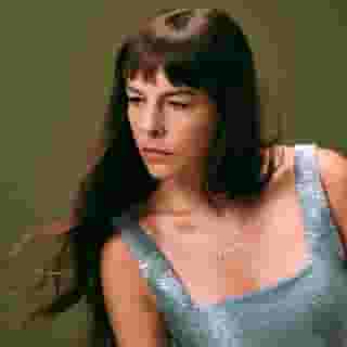 Get ready for the year of @madidiaz. She’s played in Harry Styles’ band, and Kacey Musgraves calls her a friend — now she’s leveling up with her best album yet of folk-pop gold. Hit the link in our bio to read the story. 
📸 @cheril_sanchez 
🖊️ @angiemartoccio