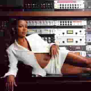 During their Musicians on Musicians conversation, @victoriamonet and @kellyrowland found points of connection in their conversation, some unexpected and emotional. Hit the link in bio to read/watch their chat as they reflect on music and family. 📷 @kanyaiwana for Rolling Stone