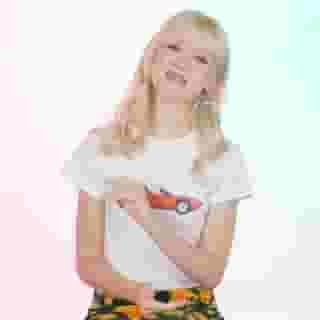 Maisie Peters (@maisiehpeters) pulled up to the Rolling Stone office to chat about her musical inspirations (Lana, @lilyallen, @sarabareilles, and more!), pop punk, touring, and a whole lot more. Hit the link in bio to watch the newest episode of 'On Your Radar.'