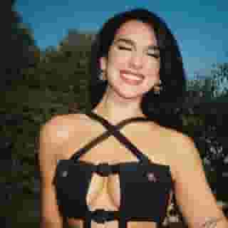 Dua Lipa shows off pieces from her collection with Donatella Versace while in France. Hit the link in bio to read more about the hottest collab of the summer (so far) #RSrecommends 📷 @laleekley