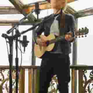 There's nothing like @edsheeran’s vocals and a guitar. The multi-diamond selling artist joins Rolling Stone On Deck for an acoustic rendition of a trio of #Subtract songs. Hit the link in bio to watch the episode.