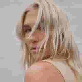 Kesha (@iiswhoiis) talks to Rolling Stone about her new album 'Gag Order,' working with Rick Rubin, songs about a secret engagement, and more. Hit the link in bio for the exclusive interview.

Photographs by @magdawosinskastudio
Photography Direction by @emma.v.reeves
Produced by @photoeditorjoe
Styling by @turnerturner for @thewallgroup
Hair Styled by @hollymillshair for @thewallgroup
Makeup by @sandyganzer for @ForwardArtists
Nails by @mihonails
Styling assistance by Joey Sigala
Production Assistance by @acehigh77