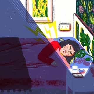 ☎️ 𝗜𝗡𝗖𝗢𝗠𝗜𝗡𝗚 𝗖𝗔𝗟𝗟 ☎️ 
"5am wake up call" by @jasminefloyd sounds the zoom in the Phones little picture book. Because the alarm clock is no more, the smartphone is the one that sings loudly in our ears to rouse us from our too-short sleep. And so, with a flick of the thumb, we're faced with the faces of friends and strangers who've posted stories, or the depressing news of the day. And we're not even standing up. Today's okay, it's a holiday.

You'll find this illustration alongside the 27 others in the new Phones little picture book.

📞 A little book available on Kiblind-atelier.com (link in bio)
............................................................................
☎️ 𝗔𝗣𝗣𝗘𝗟 𝗘𝗡𝗧𝗥𝗔𝗡𝗧 ☎️ 
"5am wake up call" de @jasminefloyd sonne l'heure du zoom dans l'imagier Téléphones. Car le réveil-matin n'est plus, le smartphone est celui qui chante fort à nos oreilles pour nous extirper de notre trop court sommeil. Et c'est ainsi que l'on se retrouve en un mouvement de pouce face aux visages d'amis et d'inconnus ayant mis des stories, ou aux infos déprimantes du jours. Alors qu'on est même pas debout. Bon aujourd'hui ça va, c'est férié. 

Retrouvez cette illustration aux côtés des 27 autres qui constituent le nouvel imagier Téléphones.

📞 Imagier dispo chez @kiblind_atelier, dans nos boutiques parisiennes au @104paris à la @gaitelyrique ainsi que sur Kiblind-atelier.com (lien dans la bio)

#imagier #phone #telephone #jasminefloyd #illustration #artbook #wakeup #alarm