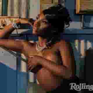 @doechii has a major spotlight on her as the first female rapper on the label that brought you Kendrick Lamar and SZA. She couldn’t be more ready. Hit the link in our bio to read more about why the "Persuasive" singer is the next big thing.

📸 @nicolbiesekphoto 
Stylists @theplugsdaughterr 
Makeup by Kavondre Onazh 
Hair by Tyler