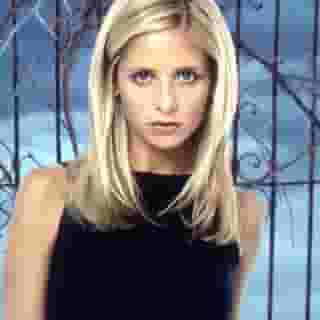 25 years ago today, ‘Buffy the Vampire Slayer’ premiered. From musical numbers to silent killers, hit the link in our bio for the 10 greatest episodes of all time. Did your favorite make the list?⁠
⁠
📸 Getty Images, 🗓️ May 2000