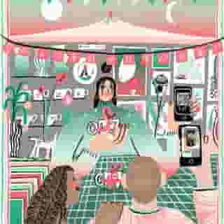 💥 COLLAB @caroline.laguerre x @lyfpay x KIBLIND 💥 En ce beau mois de juin, KIBLIND s’est à nouveau associé à @lyfpay - avec son Lyf Lab - autour d’une création originale réalisée par la talentueuse @caroline.laguerre. Pensée autour de l’utilisation de l’application Lyf Pro, qui permet aux professionnels indépendants, artistes et artisans, de transformer leur téléphone en terminal d’encaissement, cette illustration représente un marché de créateur.rice.s comme on les aime.

« Pour cette collaboration avec Lyf, j’avais envie de créer une illustration pleine de couleurs, dans une atmosphère joyeuse et festive. J’y ai représenté une artiste sur son stand, qui vend ses œuvres lors d’un marché de créateurs »

Laboratoire de collaborations créatives de la fintech Lyf, le Lyf Lab met en avant des illustrateur.rice.s d’ici et d’ailleurs dès qu’il en a l’occasion. 

☄️ Pour découvrir toutes les collaborations illustrées du Lyf Lab : lien dans la bio 

#partenariat #collab #carolinelaguerre #lyfpro #lyflab #illustration #market #marchedecreateurs