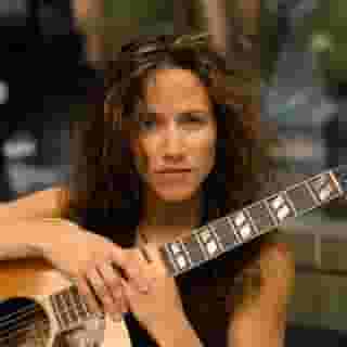 Happy 60th birthday, Sheryl Crow! 🎈Hit the link in bio to watch our 2020 interview where she discussed duetting with Johnny Cash, the harassment she faced early in her career, and more. ⁠
⁠
📸 Karjean Levine/Getty Images