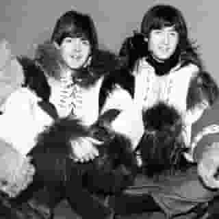 Sure, the Beatles set the standard by which all popular music is judged, but you’d be forgiven for wondering if they lacked a little in the holiday-spirit department.⁠
⁠
Tap the link in bio for our guide to the Beatles’ rare, limited-edition Christmas singles, which capture the Fab Four at their most playful.⁠
⁠
Photo: Mirrorpix/Everett Collection 