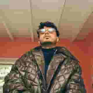 Álvaro Díaz explains the playful vision behind his new album 'Felicilandia': It's about a theme park "where sad kids go to find happiness."⁠
⁠
He also confirms that "Aquel Nap ZzZz," the track he wrote with his friend Rauw Alejandro, is about Rauw's romance with Rosalia.⁠
⁠
Tap the link in our bio to read more. ⁠
⁠
Photo: Ken Hansen⁠
⁠
⁠
⁠
