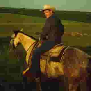 Sturgill Simpson has spent the last year shooting Martin Scorsese’s ‘Killers of the Flower Moon’ and took inspiration from the director for his new album. “Working with Marty, I saw his process in terms of story and removing anything self-serving and cutting the fat.”⁠
⁠
Simpson’s new album ‘The Ballad of Dood & Juanita’ is an homage of sorts to his grandfather, nicknamed “Dood.” “I’ll never be the man he was,” Simpson says, “but I am trying to be.”⁠
⁠
Tap the link in our bio to read more. ⁠
⁠
Photo by @rogelio.ec⁠
