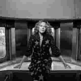 When Amy Helm set out to record 'What the Flood Leaves Behind,' her third solo album released in June, she found herself being called home. The singer, songwriter, and multi-instrumentalist cut her last LP, 2018’s brooding 'This Too Shall Light,' in Los Angeles, and it was time to reconnect with her musical and familial roots. Helm rallied producer Josh Kaufman and a host of ace players to the other musical epicenter of Woodstock, New York: the rustic barn where her father, Levon Helm, hosted his legendary Midnight Rambles from 2004 until his death in 2012.⁠
⁠
Helm has described the barn and the on-site Levon Helm Studios as a tuning fork for musicians, a magical conduit into the heart of creativity. Listening to 'What the Flood Leaves Behind,' it’s easy to see what she means. It’s a living, breathing LP, shaped by rich acoustic chords, pulsing horns, immersive organ, and Helm’s elastic voice. Hiss Golden Messenger’s MC Taylor, Mary Gauthier, and Erin Rae all contribute to the songwriting, and Kaufman — the Bonny Light Horseman member who’s played on Taylor Swift’s recent folksy adventures — dials up the warm production. The album’s sense of optimism, even at its most tenuous, is unmistakable.⁠
⁠
“When there’s so much joy going on, it’s creates an interesting space to get into the deeper, more vulnerable stuff,” says Helm, who probes her family history on the track “Cotton and the Cane.” We talked to Helm about the origin of the album title, her personal songwriting, and what might be coming from her father’s archives.⁠
⁠
Tap the link in our bio to read more.⁠
Via @rscountry⁠
⁠
Photo: Ebru Yildiz