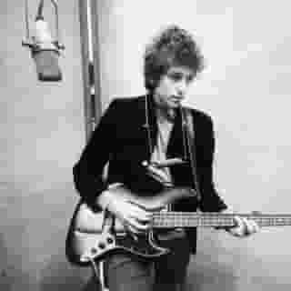 A new episode of 'Rolling Stone Music Now' celebrates Bob Dylan’s 80th birthday, starting with a look at our definitive new list of the top 80 Dylan covers, from Jimi Hendrix’s “All Along the Watchtower” to Sam Cooke’s “Blowin’ in the Wind.” Angie Martoccio, David Browne, Andy Greene, and Simon Vozick-Levinson join host Brian Hiatt for the discussion, which includes a passionate argument over the merits of Guns N’ Roses “Knocking On Heaven’s Door” cover, a breakdown of favorite Dylan moments (his triumphant 1984 'Late Show with David Letterman' performance inevitably comes up), and more.⁠
⁠
Tap the link in our bio to listen.⁠
⁠
Photo: Michael Ochs Archives/Getty Images